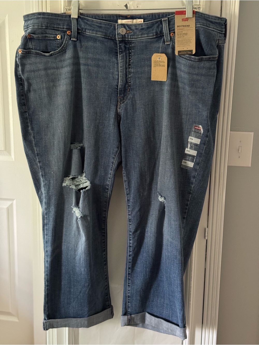 NWT Levi's Women's Medium Blue Distressed Boyfriend Jeans Size 24W
